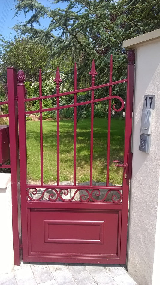 COMMENT REPEINDRE UN PORTAIL EN METAL ?